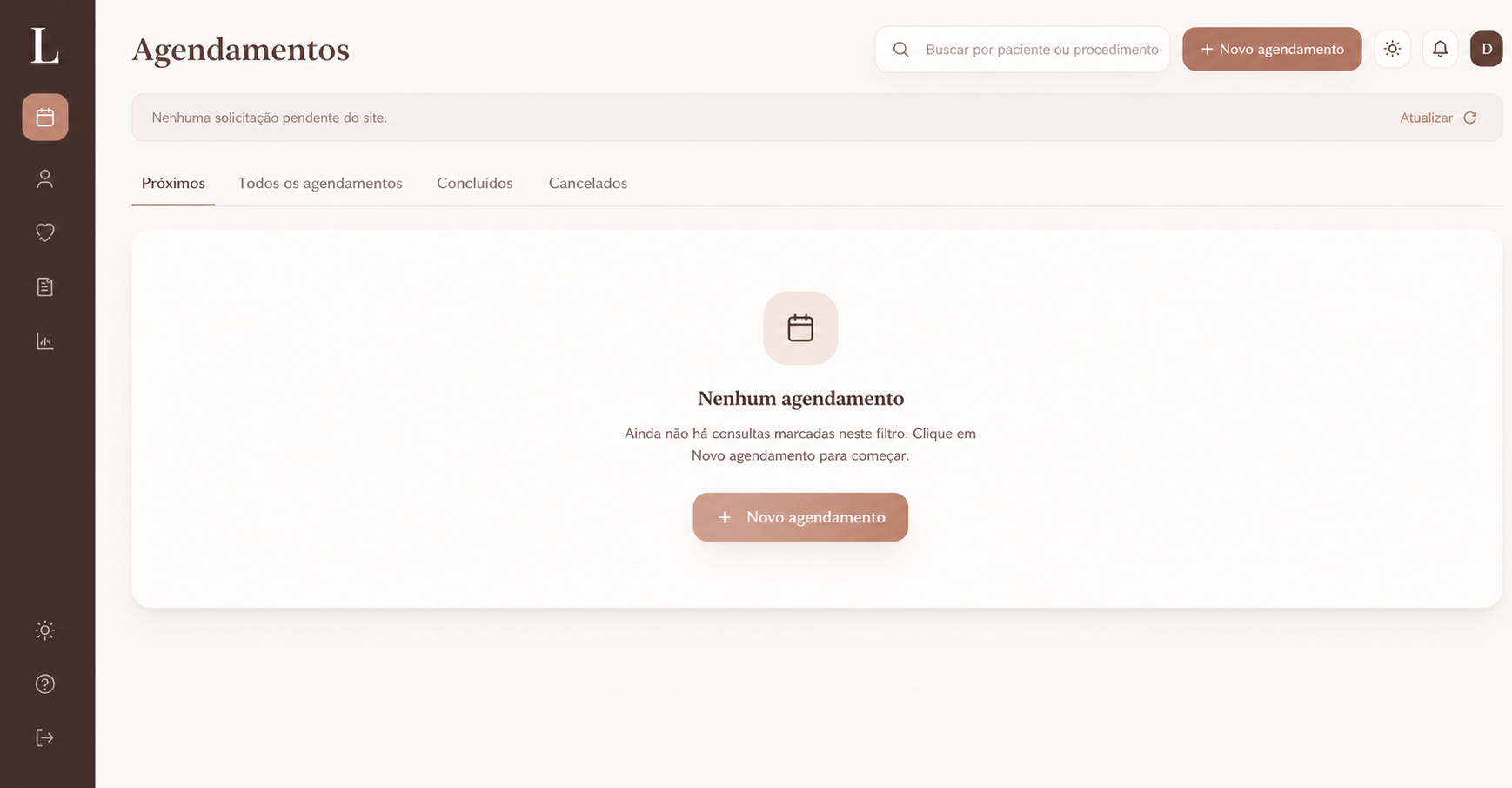 Tela de agendamentos do CRM da Clínica Lumina: solicitações vindas do site, abas de próximos, concluídos e cancelados, busca por paciente e o botão de novo agendamento
