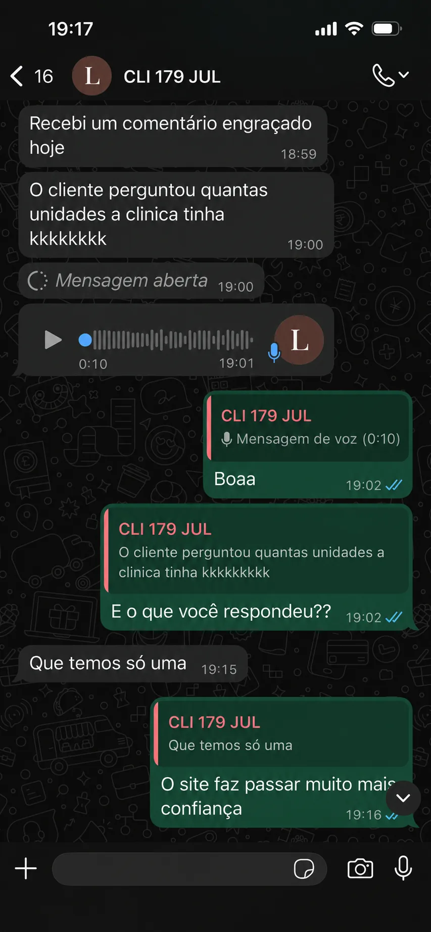 Conversa no WhatsApp com a Lumina Estética Avançada: um paciente perguntou quantas unidades a clínica tinha — o site passou a transmitir muito mais confiança